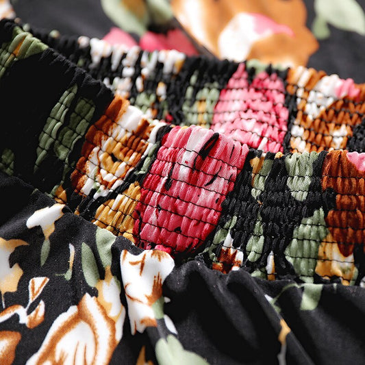 Middle-aged and elderly dancing skirts skirts